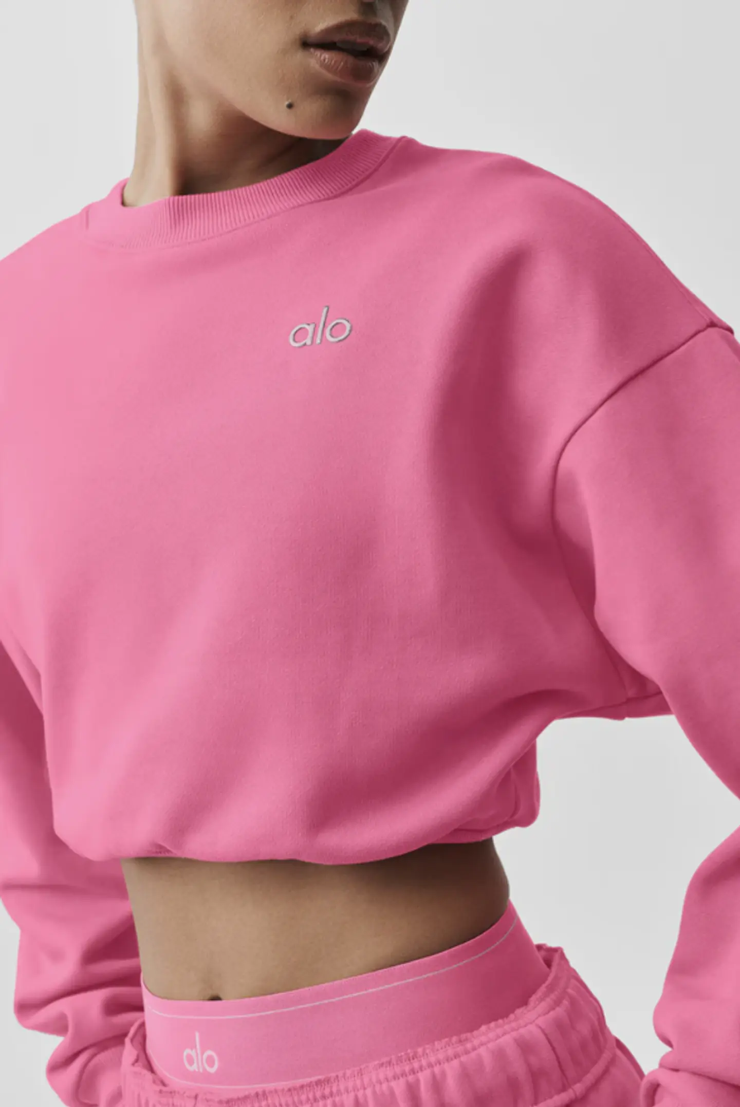 Cropped Accolade Crewneck - Imagen 2